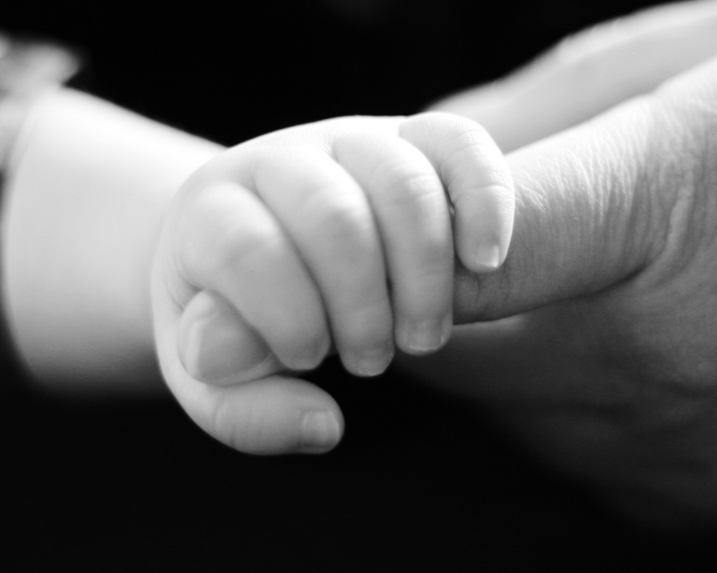 mom-baby-hands